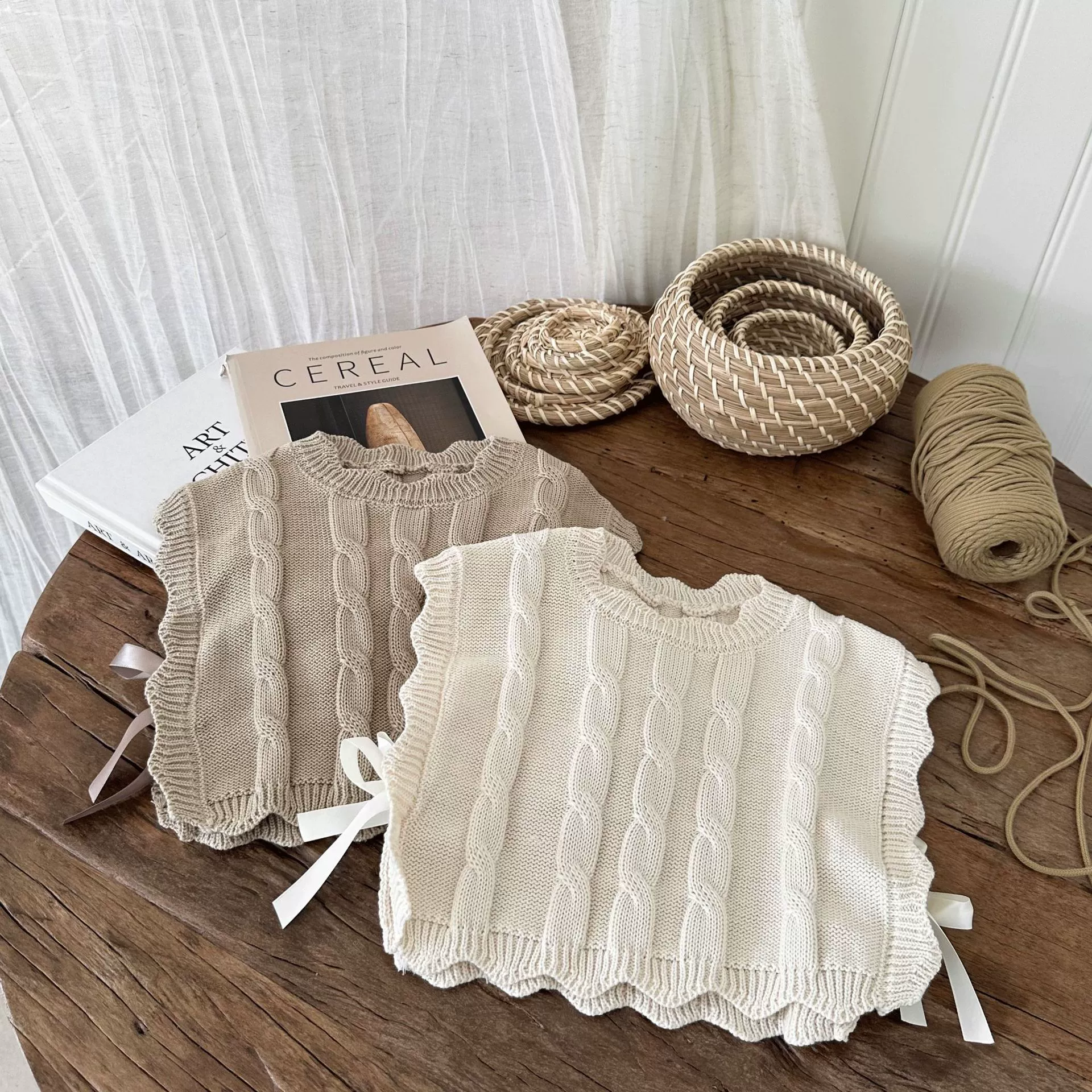 Детский вязаный жилет для девочек, весна-осень 2026, новый, в милом лесном стиле, с кружевом, без рукавов, модный трикотажный топ