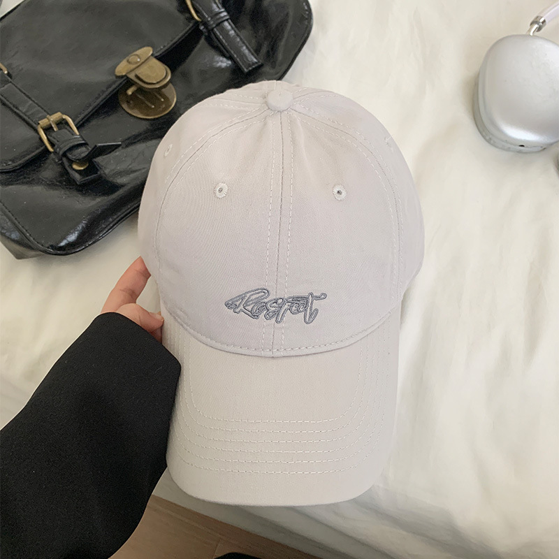 Nuevo sombrero de béisbol bordado de letras para mujeres primavera y verano estilo coreano versátil amplio borde sombra de sol cara pequeña gorra de boca de pato superior suave hombre