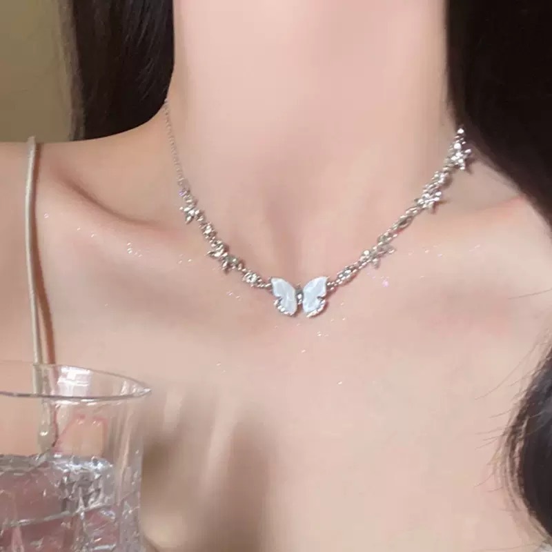 セイコー版のフランス式の軽くて豪華で精巧な女性の新型のダイヤモンドの気質の貝母の蝶の鎖の骨のチェーンの爆発の工場は直接販売します。|undefined