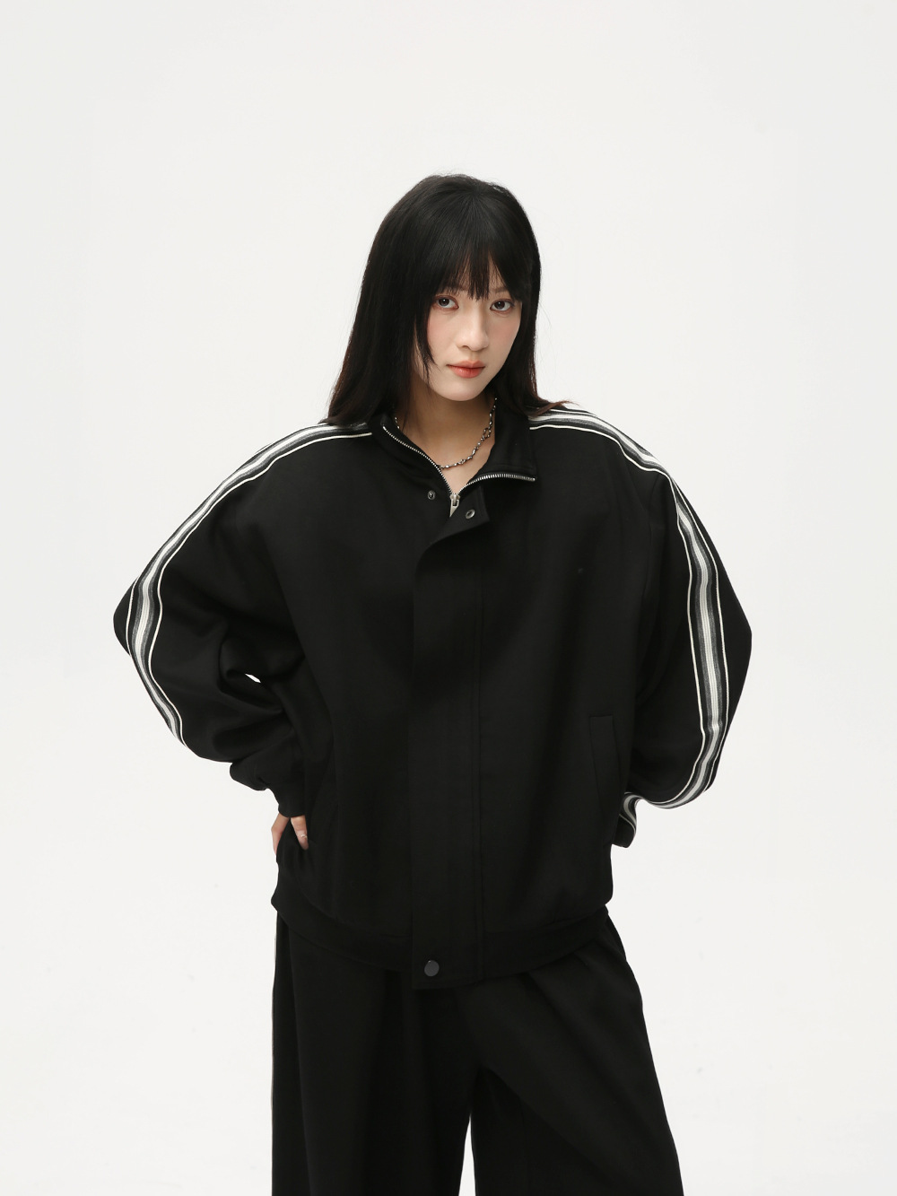 MTLCLOTHES para hombre | Nueva versión coreana de la barra lateral, diseño de contraste, cuello alto, chaqueta con cremallera, pantalones casuales