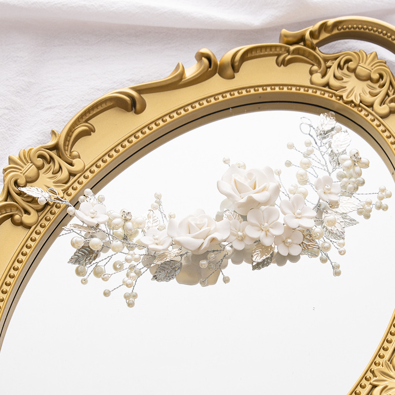 Title 1, Bruids haarband met bloemen en parels, elegant ...