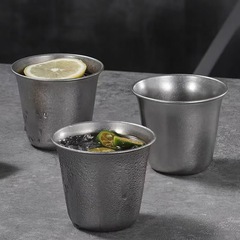 レトロな古い工業風304ステンレスカップレストランの冷たいカップカップジュースカップビールカップ