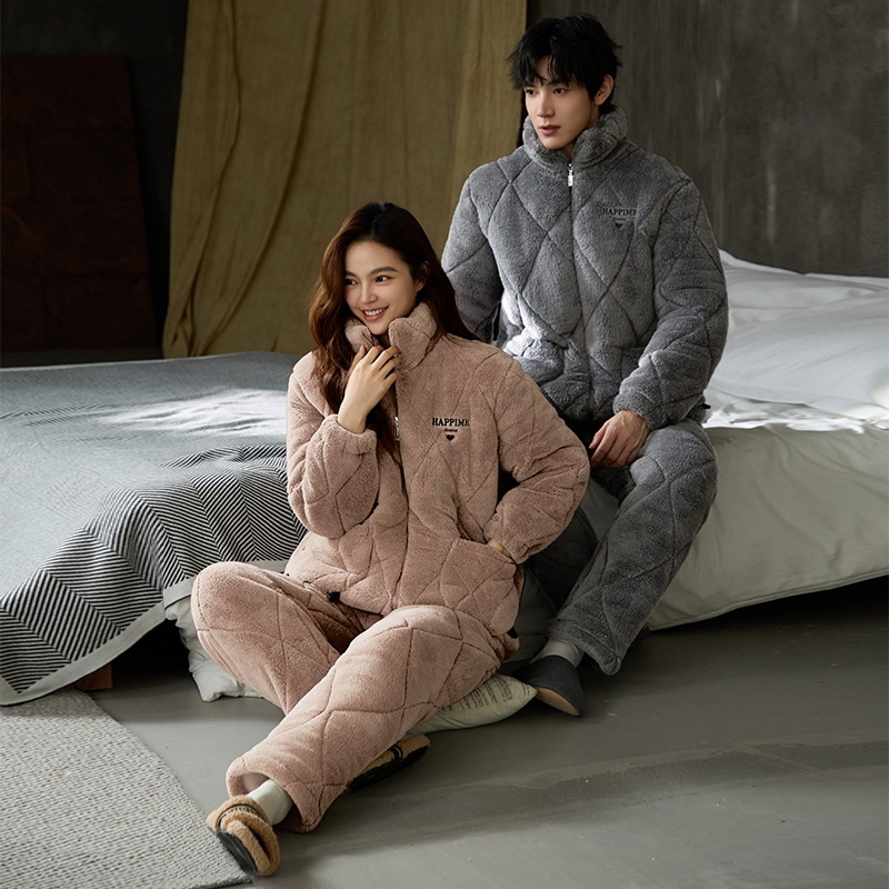 Pajamas de pareja para hombres de invierno de tres capas de algodón de cuello vertical de manga larga y camelón grueso para mujeres se pueden usar en el exterior