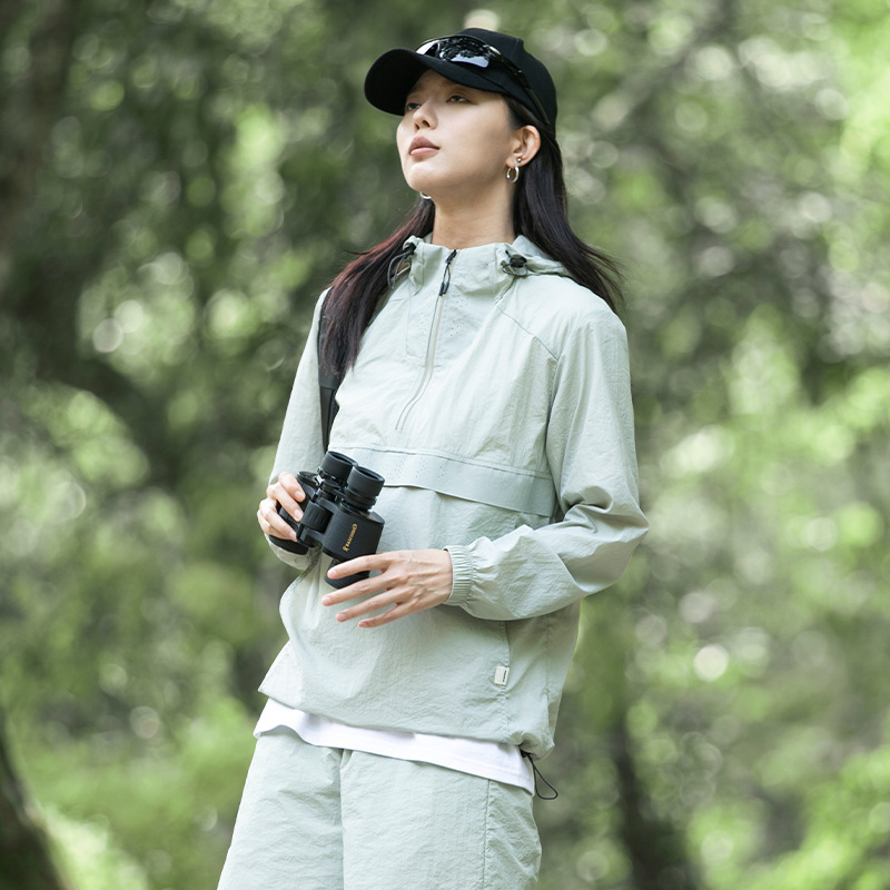 Ropa de protección solar al aire libre de montaña para hombres y mujeres de verano nueva seda de hielo delgada impermeable ropa de moda de protección solar pareja chaqueta encapuchada