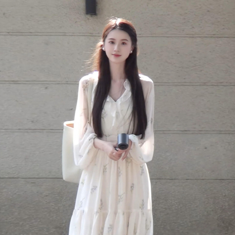 French White Floral V-Neck Dress for Women 2026 Spring New Style Particularly Beautiful Waist-Cinching Puff-Sleeved Long Skirt
