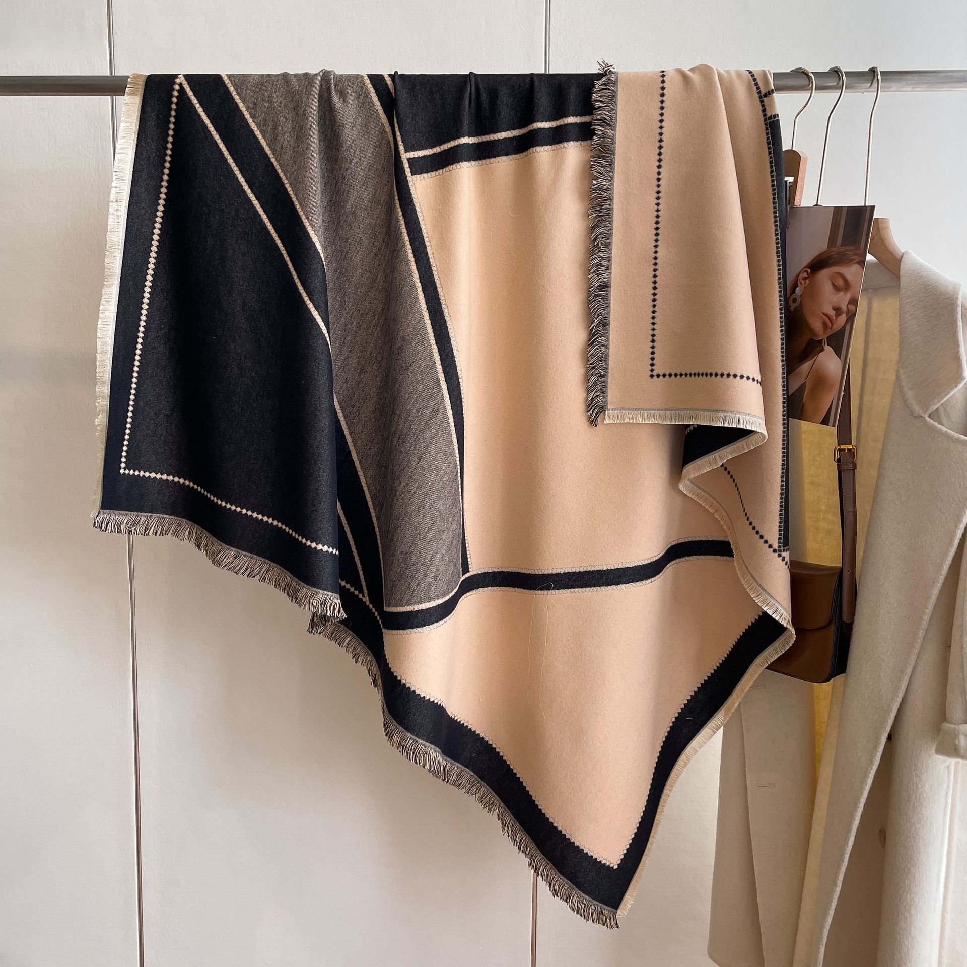 Dongdaemun estilo coreano bufanda de Cachemira a juego de colores de moda para mujer Otoño e Invierno engrosada bufanda cálida borla de cuatro lados bufanda cuadrada grande