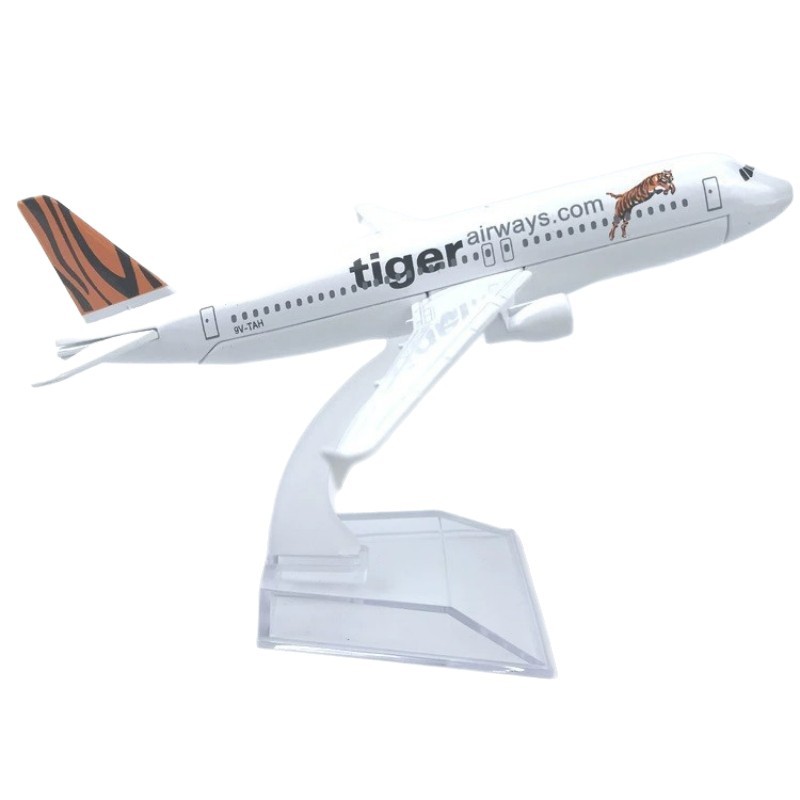 Modelo de avión de simulación de la serie A320 de la aviación extranjera con aleación de tren de aterrizaje