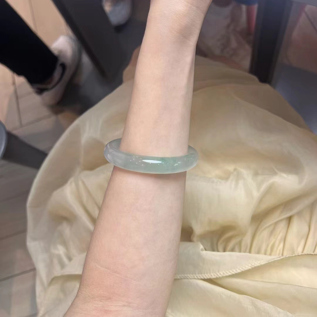 Vòng tay ngọc bích tự nhiên Myanmar cao cấp dáng mỏng tròn phong thủy