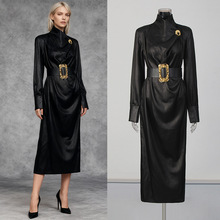 黑金奢2025冬季新款女装高领收腰长裙金属扣饰腰带复古礼服连衣裙