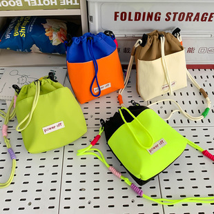 �r���¿�С�к��n����KˮͰ��Ů�p�㳱�����e��ͯ�μ�ٴ�б���