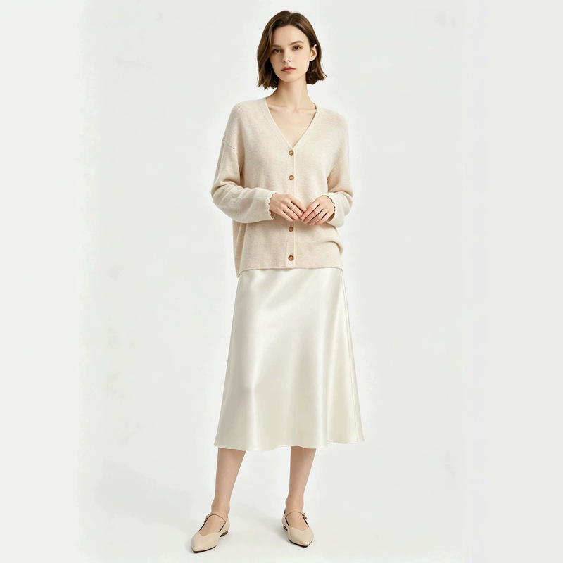2026 Autumn New Women's Lambswool V-neck Knit Sweater, Solid Color Loose Versatile Cardigan Coat Sweater Top 2026 Autumn New Women's Lambswool V-neck Knit Sweater, Solid Color Loose Versatile Cardigan Coat Sweater Top