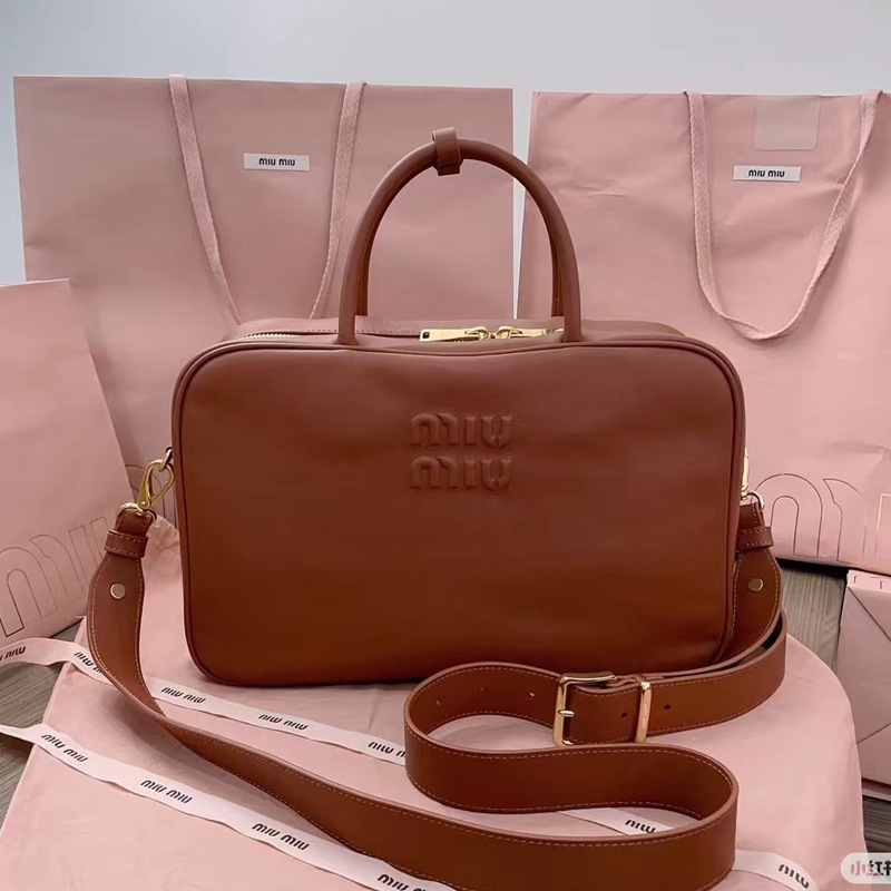 2026 New Model Miu Retro Handbag Large Capacity Casual Versatile Shoulder Crossbody Commuter Women's Bag 2026 New Model Miu Retro Handbag Large Capacity Casual Versatile Shoulder Crossbody Commuter Women's Bag