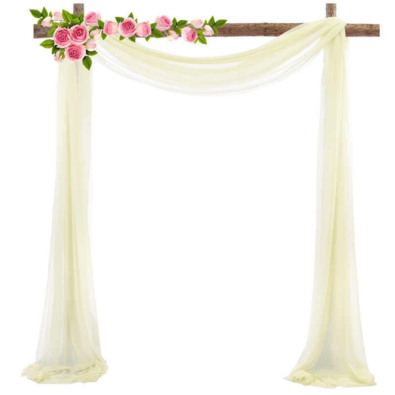 カーテンは欧米の結婚式のアーチで飾られています。|undefined