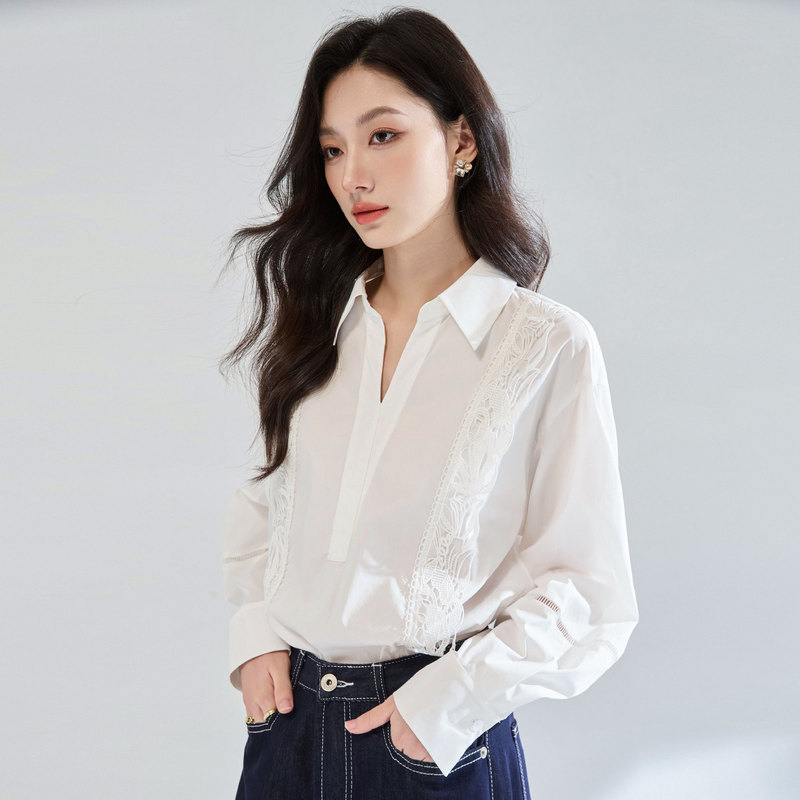 26 Spring French-Style Hollow Lace Trim Patchwork Simple and Elegant V-Neck Shirt Loose and Unique Blouse 25555