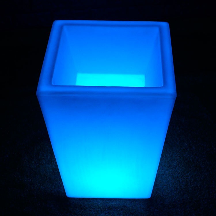 Fábrica directa LED iluminante creativo cuadrado contenedor de maceta rotomoldado RGB color completo moda iluminante decoración maceta de flores