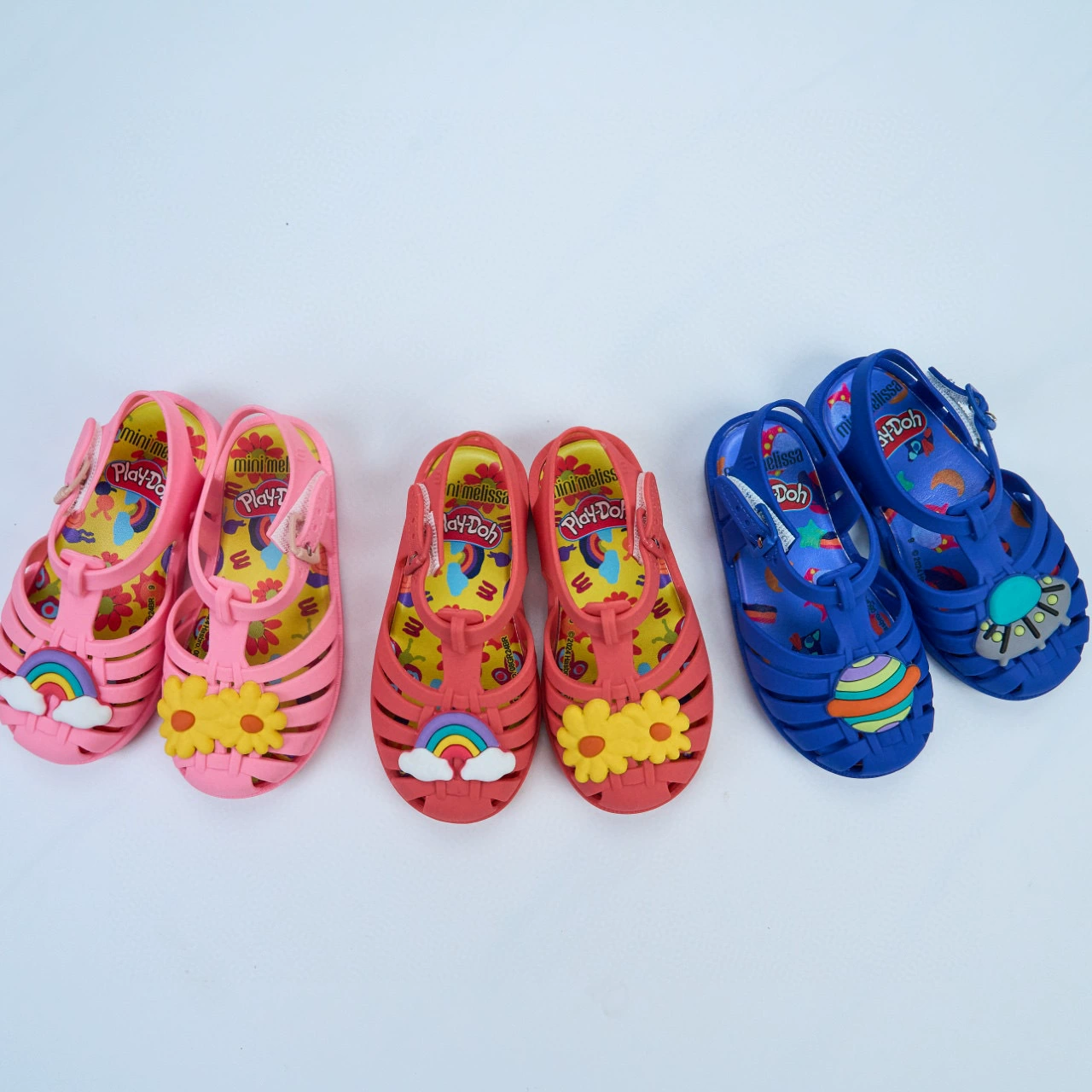 2025 новых детских пляжных шлепанцев Meis*sha для мальчиков и девочек, пляжная обувь для девочек, пляжная обувь с радужным принтом в виде облаков и цветов.