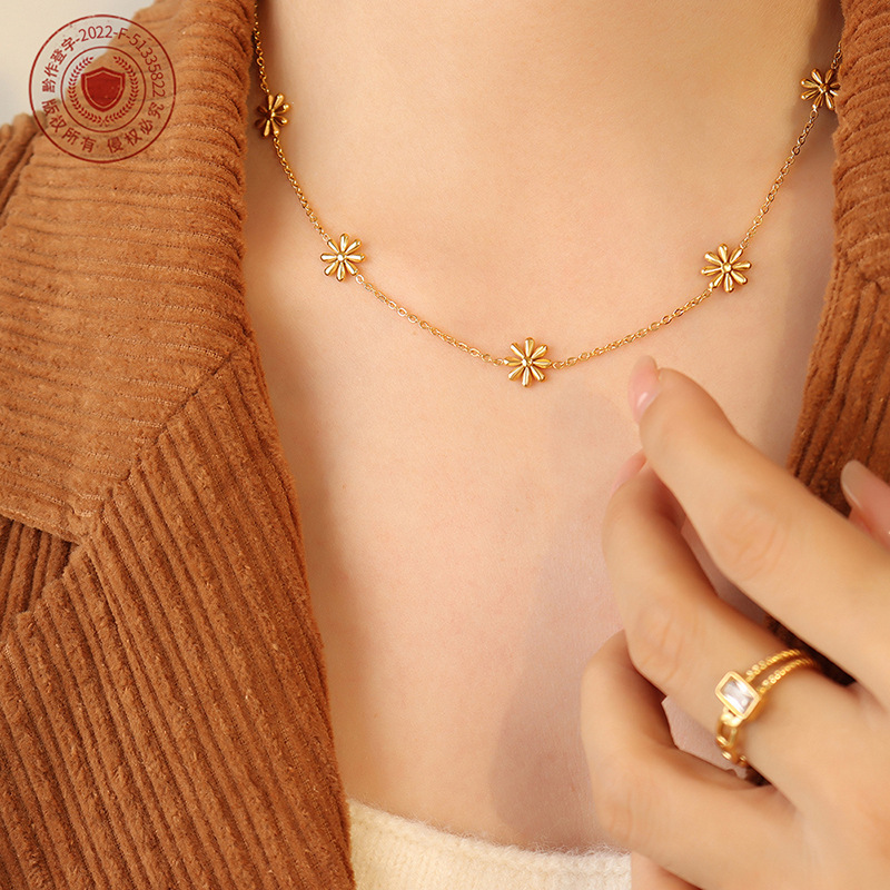 Hada elegante flor diseño fresco Margarita titanio acero chapado en oro collar no se desvanece en línea rojo blogger mismo estilo joyería