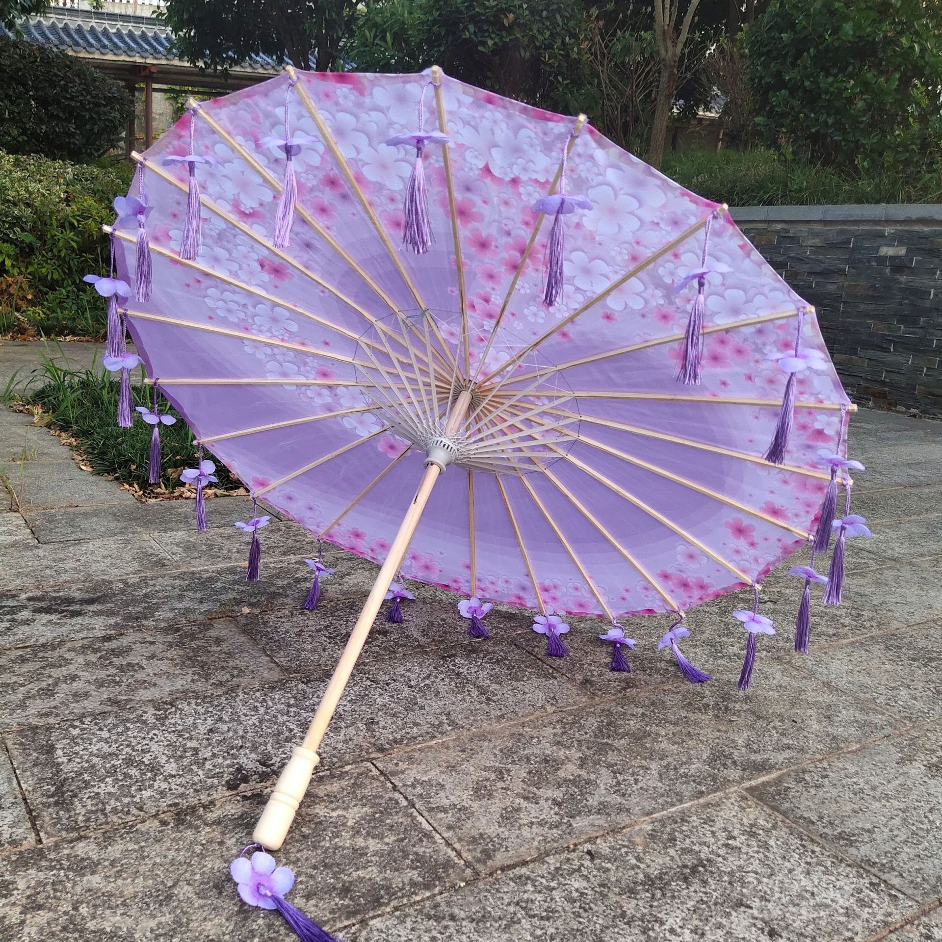 벚꽃 연보라 꽃잎 우산
