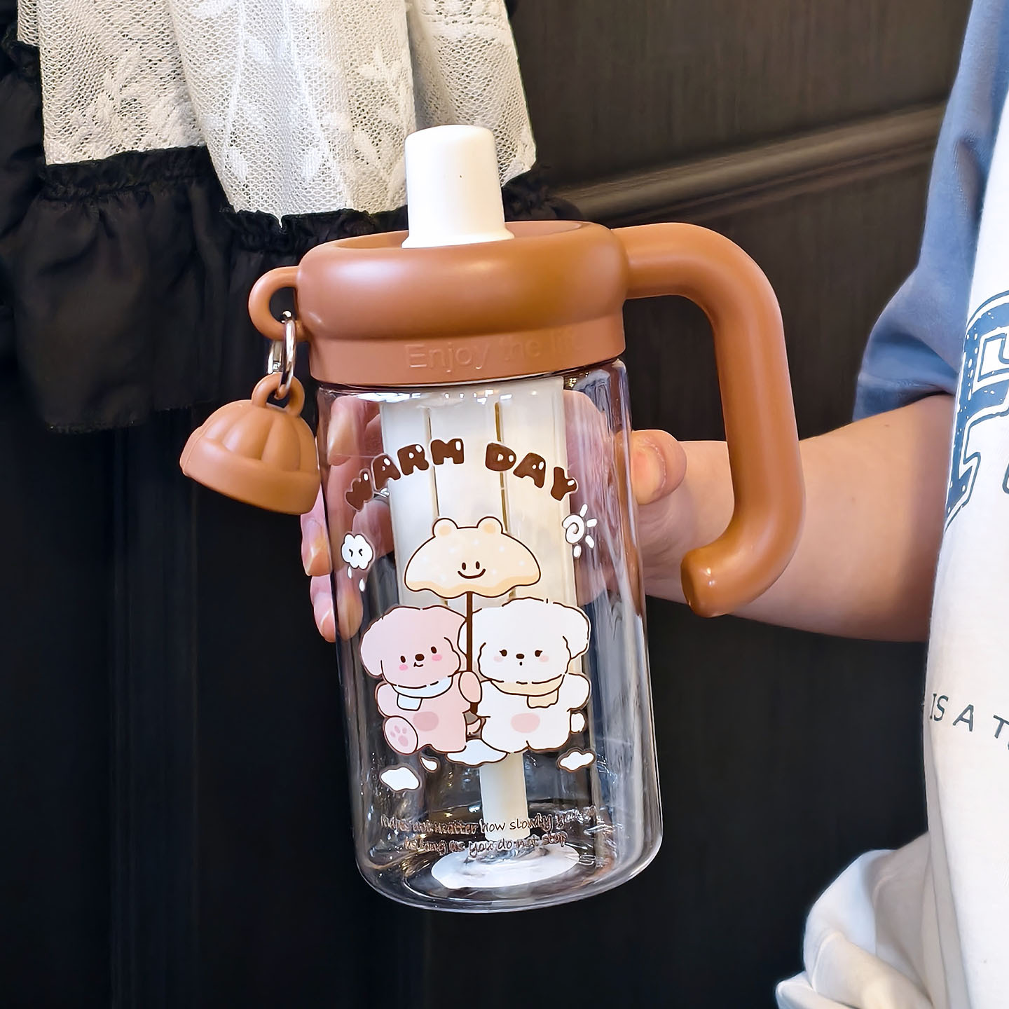 Taza de agua de oso para chicas de alto valor facial separación de té de agua de gran capacidad taza de hielo con mango taza de plástico PC lindo