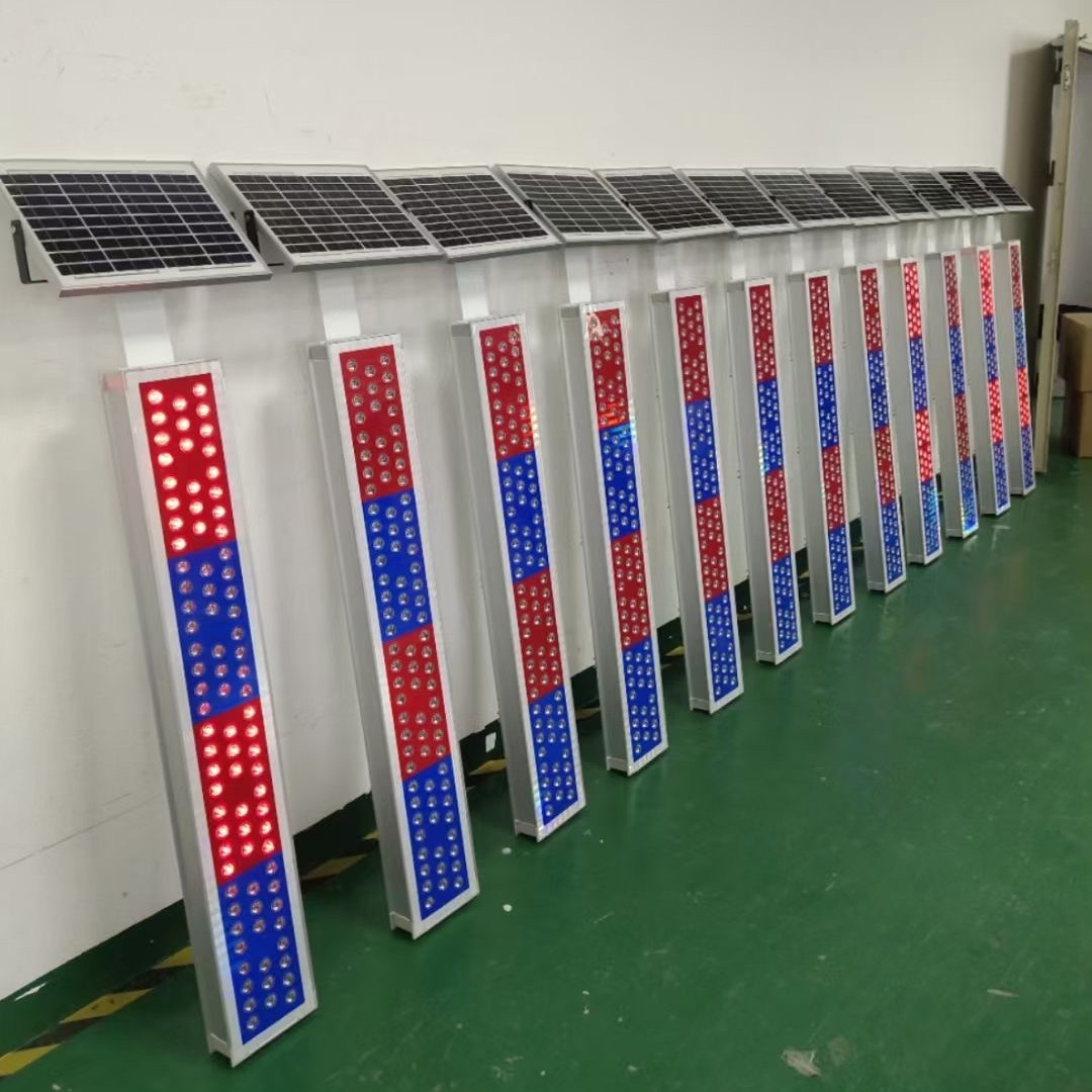 太阳能爆闪灯道路施工频闪红蓝双面路障交通太阳能警示灯LED爆闪