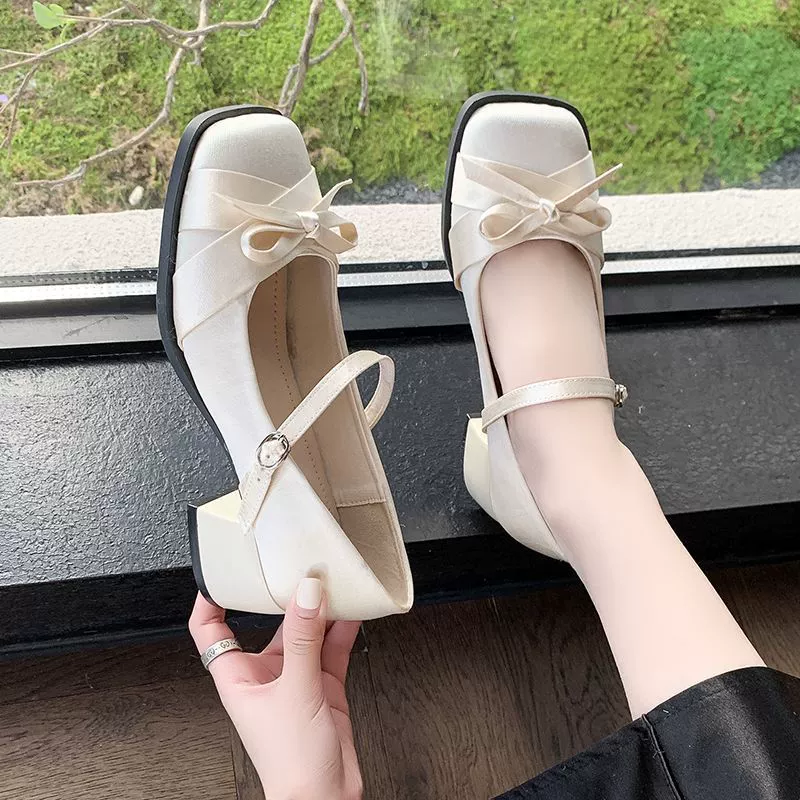 Туфли Mary Jane с одной ремешком (женские) — низкий вырез, удобный массивный каблук, 35–40