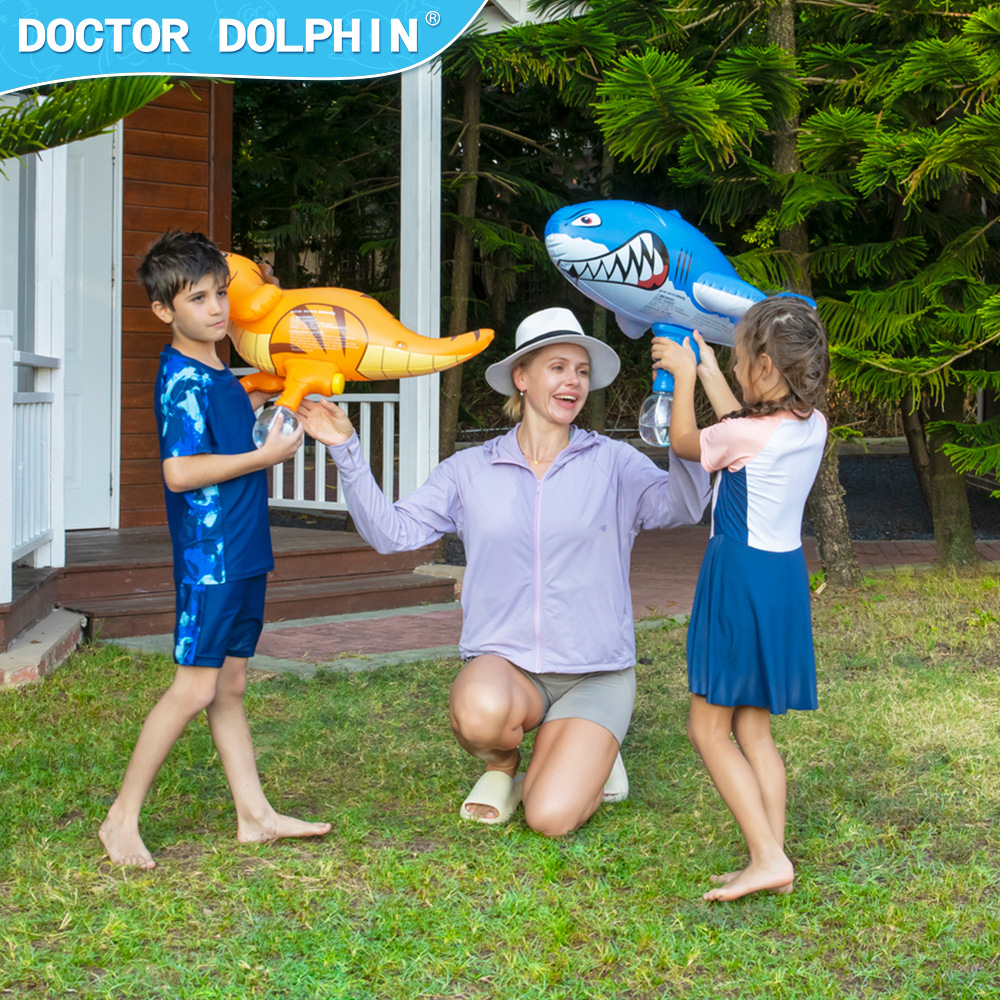 Doctor Dolphin Pistola de agua para niños Pistola de agua de dinosaurio Pistola de agua de tiburón Pistola de agua de unicornio Pistola de agua inflable de PVC en stock