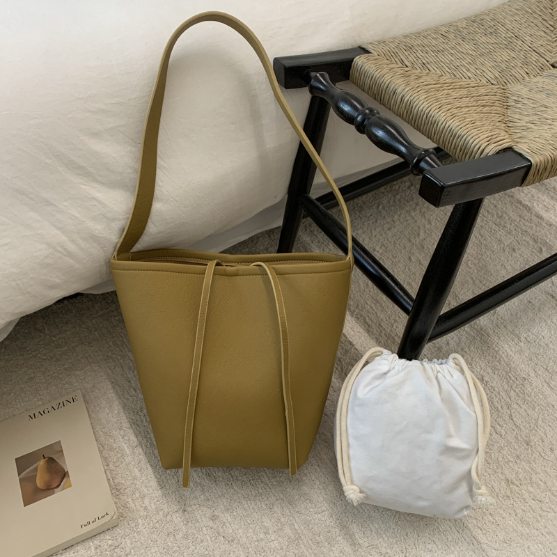 Bolsa de cubo de viaje coreano para mujeres 2025 nuevo estilo de alta calidad, bolso de hombro de cuero suave de gran capacidad, bolso de madre