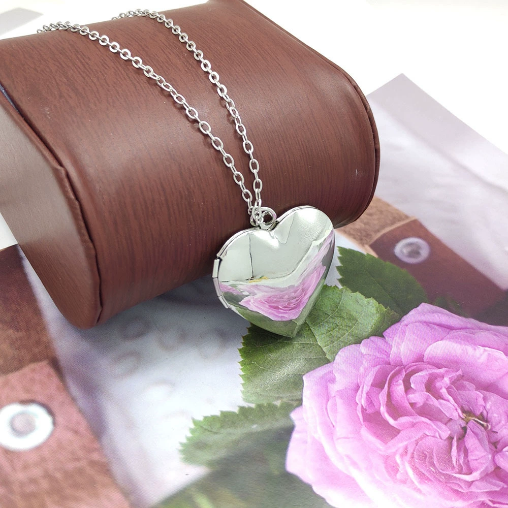 Necklace (SANS) heart-shaped locket pendant, copper, 3×3 cm, gold or silver finish