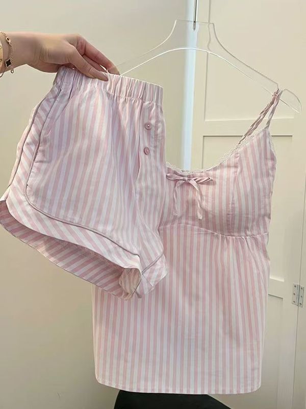 甘いピンクのストラップのパジャマ女性の夏の韓国版のストライプは胸のパッドのベストのショートパンツの少女の部屋の服の2つのセットを持ちます。|undefined