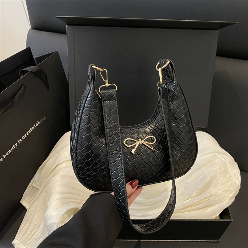 Женская сумка через плечо премиум-класса 2025, весенняя маленькая квадратная сумка с бантом и плетеным узором, простая повседневная сумка через плечо или кроссбоди.