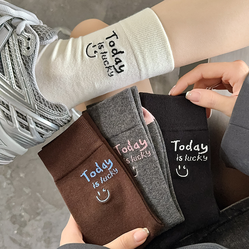 Seamless Women's Pure Cotton Mid-Calf Socks, Trendy Spring, Summer, and Autumn Versatile Ab Embroidered Smiley Face Letter Slouch Socks