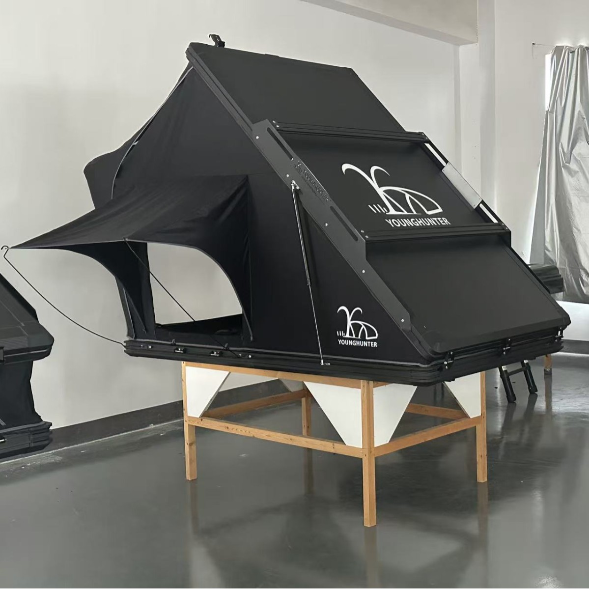 Tabla personalizada de aleación de aluminio triangular carpa de techo de alta velocidad SUV carpa de vehículo todoterreno duro carpa de techo duro