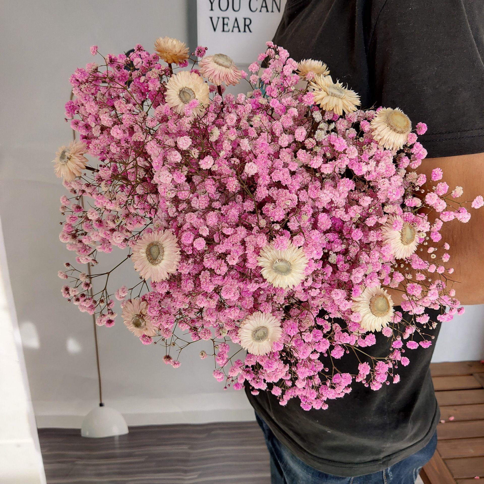 급상승 가격: 딥 핑크 안개꽃 + 핑크와 화이트 데이지