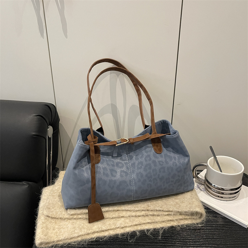 Leopard Print Women's Large-Capacity Tote Bag New Autumn Casual Niche Design High-End Shoulder Armpit Bag Commuter Bag