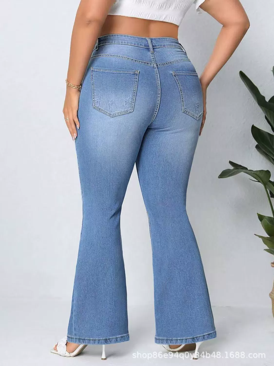 Расклешённые джинсы (женские) плюс-сайз, европейские 0XL–4XL, светло-голубые, высокая талия