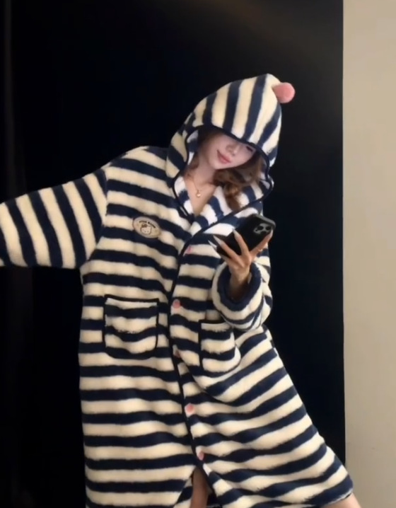 GraceChic Pue Desie Sexy gestreifter Kapuzen-Fleecepyjama für Damen, neues, dickes Plüsch-Nachthemd in Übergröße für den Herbst_voghion.com