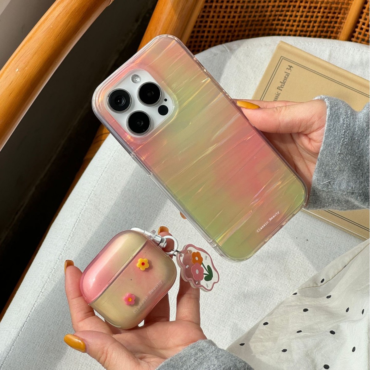 Pequeña mancha rosa y amarilla semitransparente para auriculares AirpodsPro2 nueva generación 3/4 flores airpods nueva 1/2