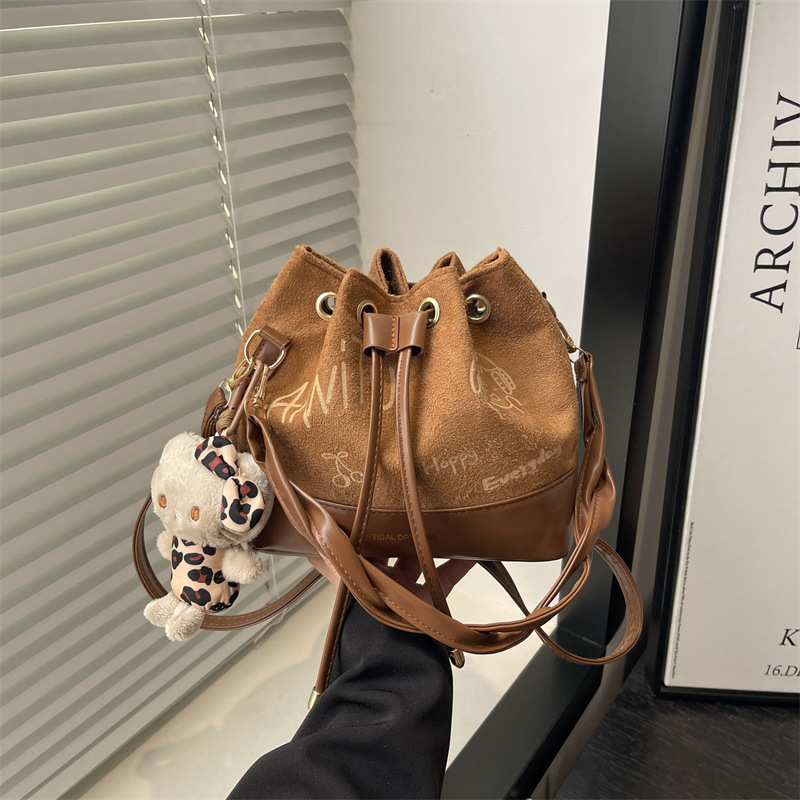 跨境今年流行手提包韩国小众水桶包单肩斜挎迷你小包包潮水桶型