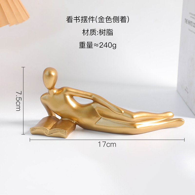 北欧のアイデアの小さいサイズの沈黙は金のカバーの3つの抽象的な樹脂の彫刻で飾られています。|undefined