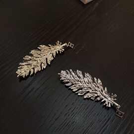 小香风轻奢高级感羽毛胸针女士精致奢华高端配饰