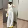 Молочно-белый