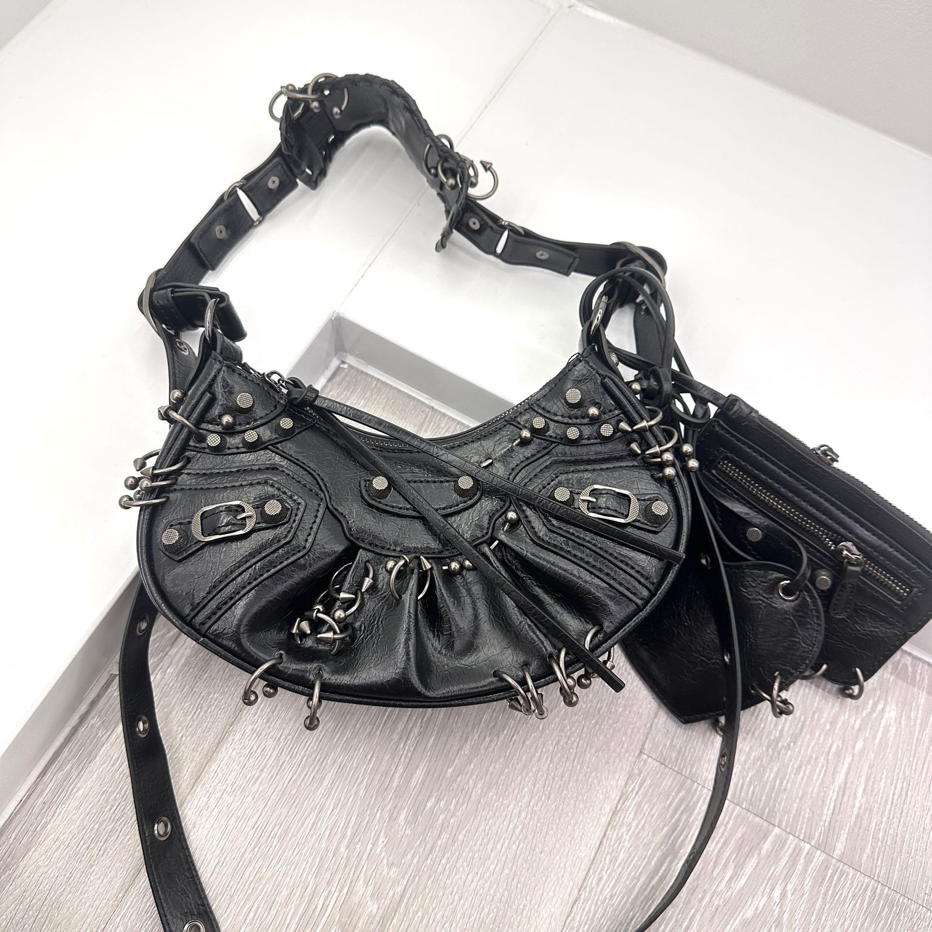 폭발 패턴 블랙