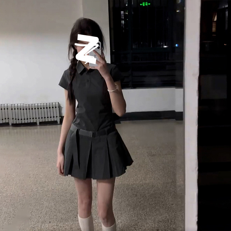 学院风polo领收腰百褶短裙2025新款设计感气质收腰连衣裙子女夏季