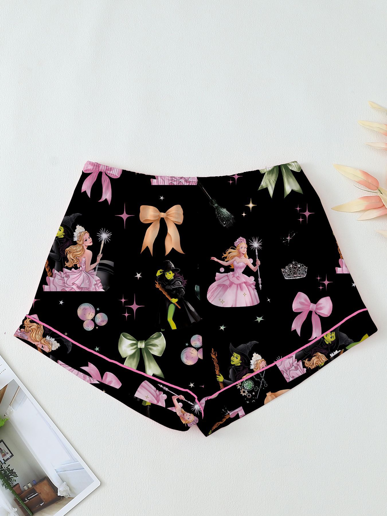 Ensemble pyjama femme imprimé princesse et sorcière – Vêtement d'intérieur doux en soie de lait à manches courtes et col (Noir, S-XL) | Vêtements de nuit et d'intérieur_voghion.com