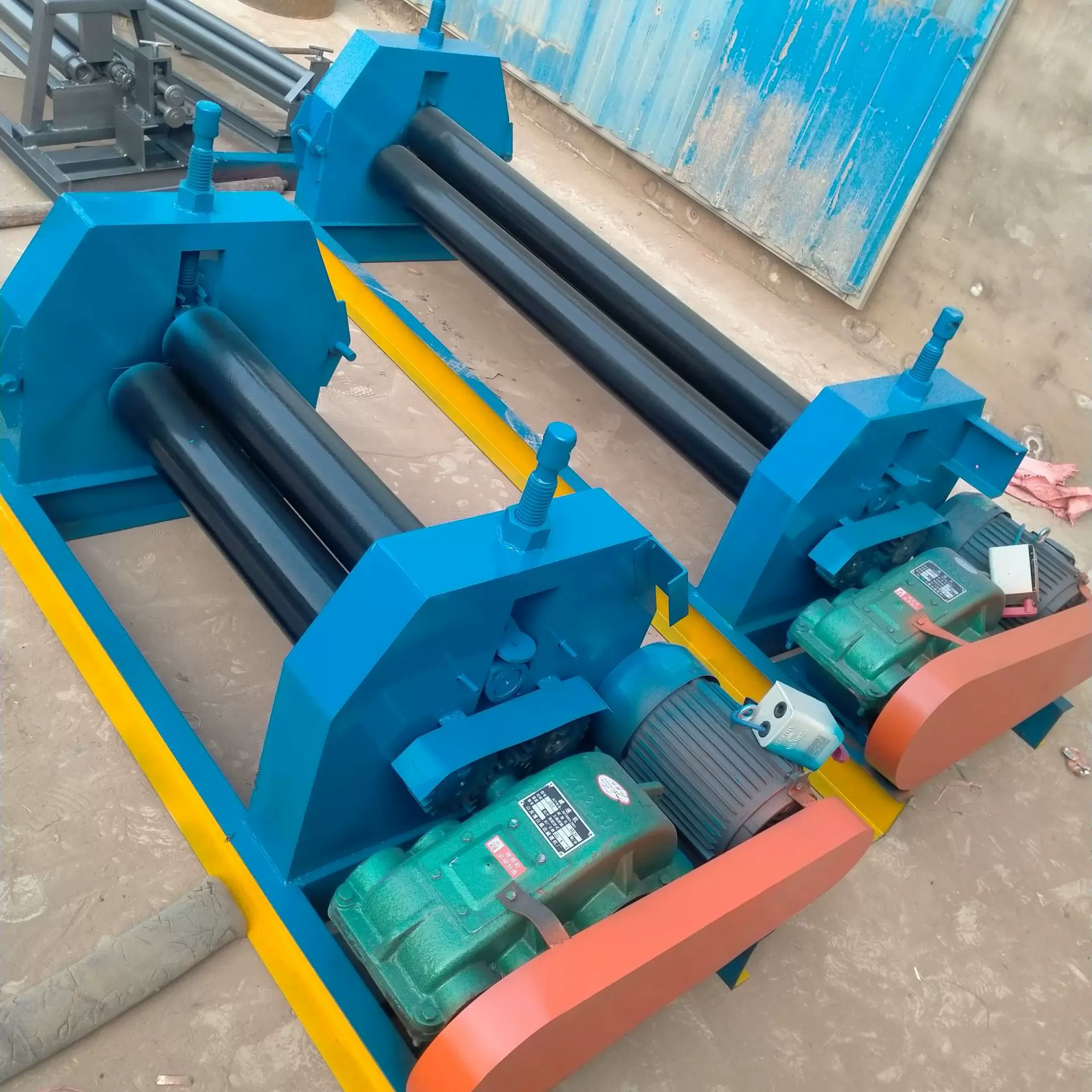 现货供应三辊卷圆机 铁板 不锈钢板电动卷板机全自动液压卷板机
