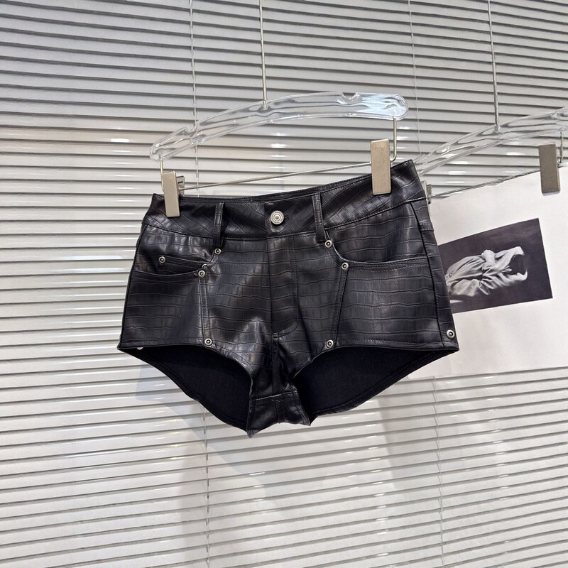 2026 new style women's low-waist, alluring, ultra-short shorts with crocodile-patterned PU leather, retro distressed design, slimming and versatile 2026 new style women's low-waist, alluring, ultra-short shorts with crocodile-patterned PU leather, retro distressed design, slimming and versatile