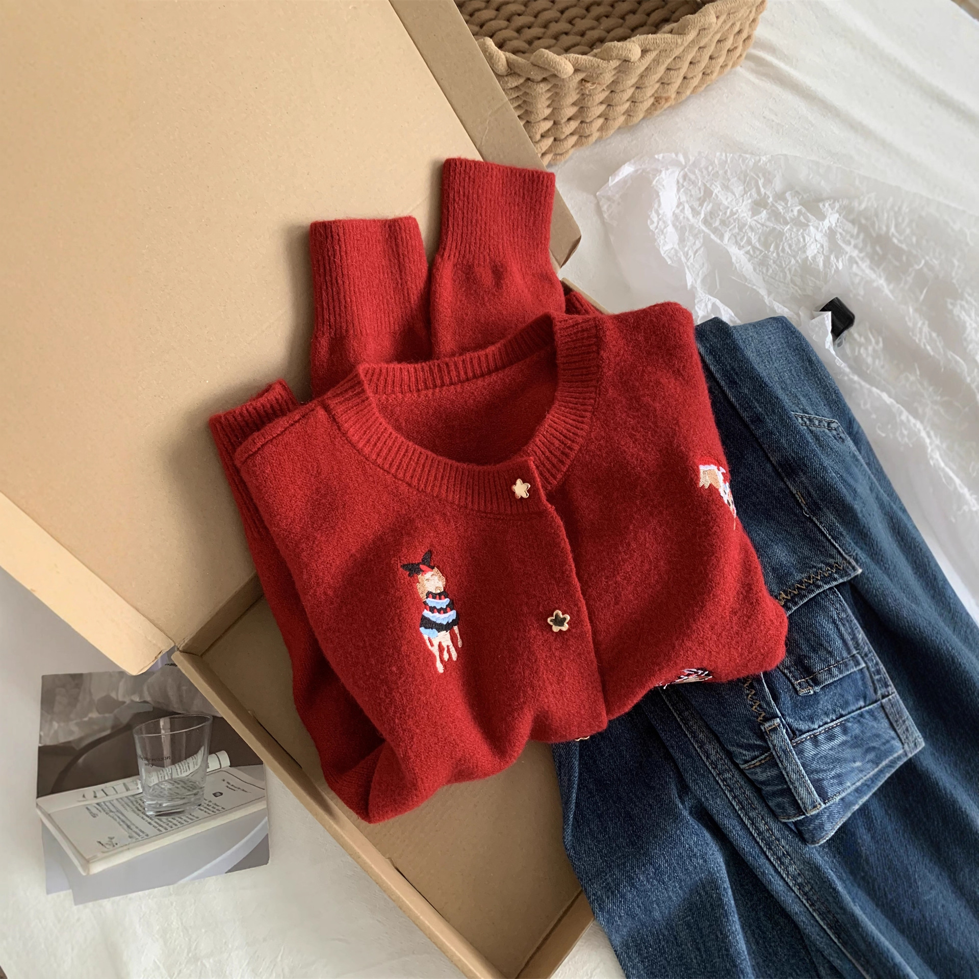 圣诞氛围感红色小狗刺绣针织开衫女设计感五角星纽扣毛衣外套冬季