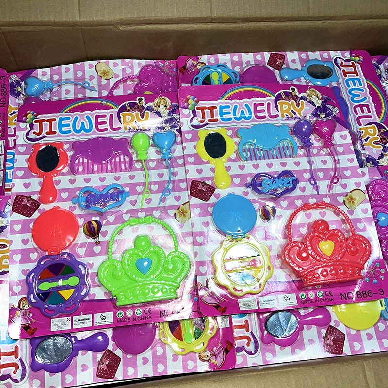 Детский набор для ролевых игр с реалистичным зеркалом для макияжа, расческой, аксессуарами, блистерной упаковкой, внешней торговлей, оптовая продажа игрушек за 2 юаня.