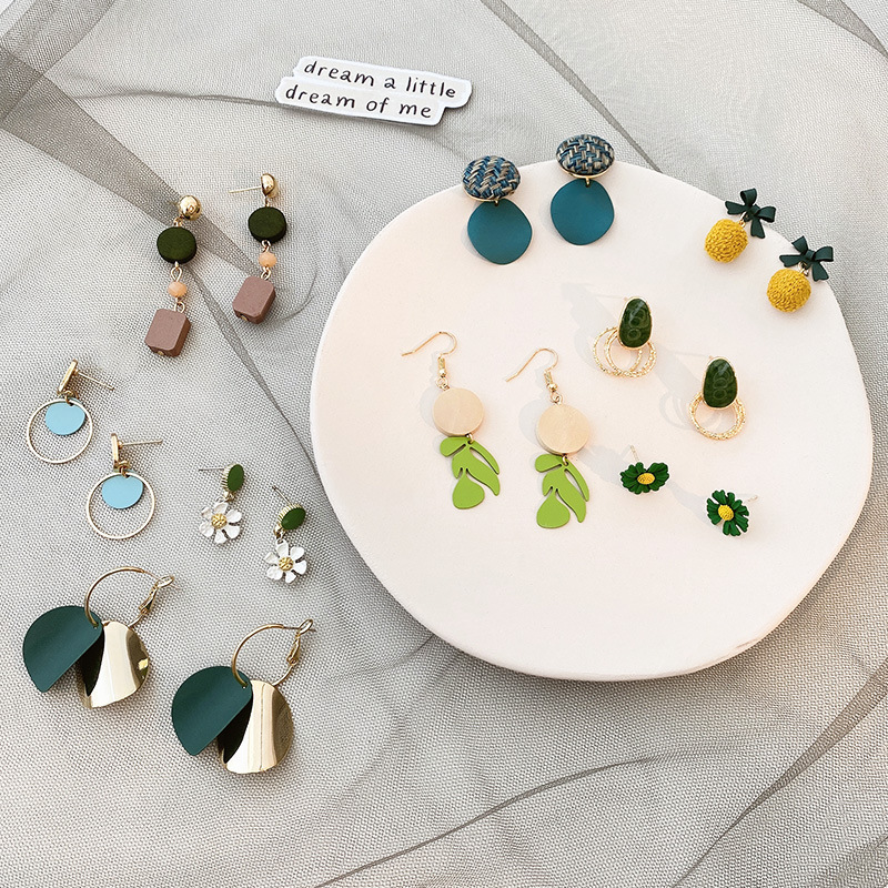 Pendientes de alta calidad de estilo francés de celebridades en línea para mujeres 2022 nuevos pendientes elegantes de moda pendientes populares pendientes largos pendientes Retro