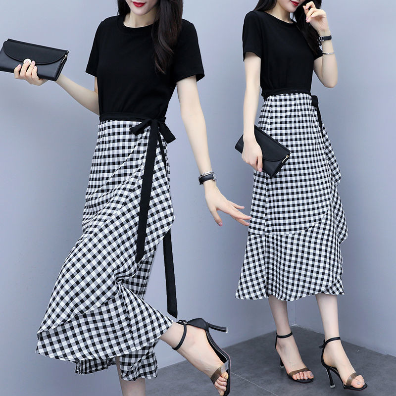 Fashionable two-piece set dress, 2026 new style, plaid skirt, elegant two-piece set for women, slimming and flattering.